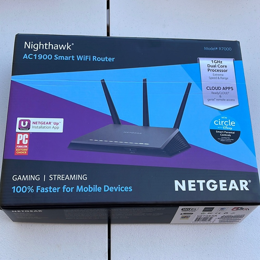 EUC Netgear Nighthawk AC1900 Smart Wi-Fi router Model R7000